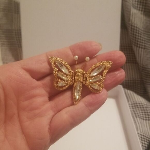 vintage goldtone butterfly broach/pin Estate sale find - Picture 4 of 10